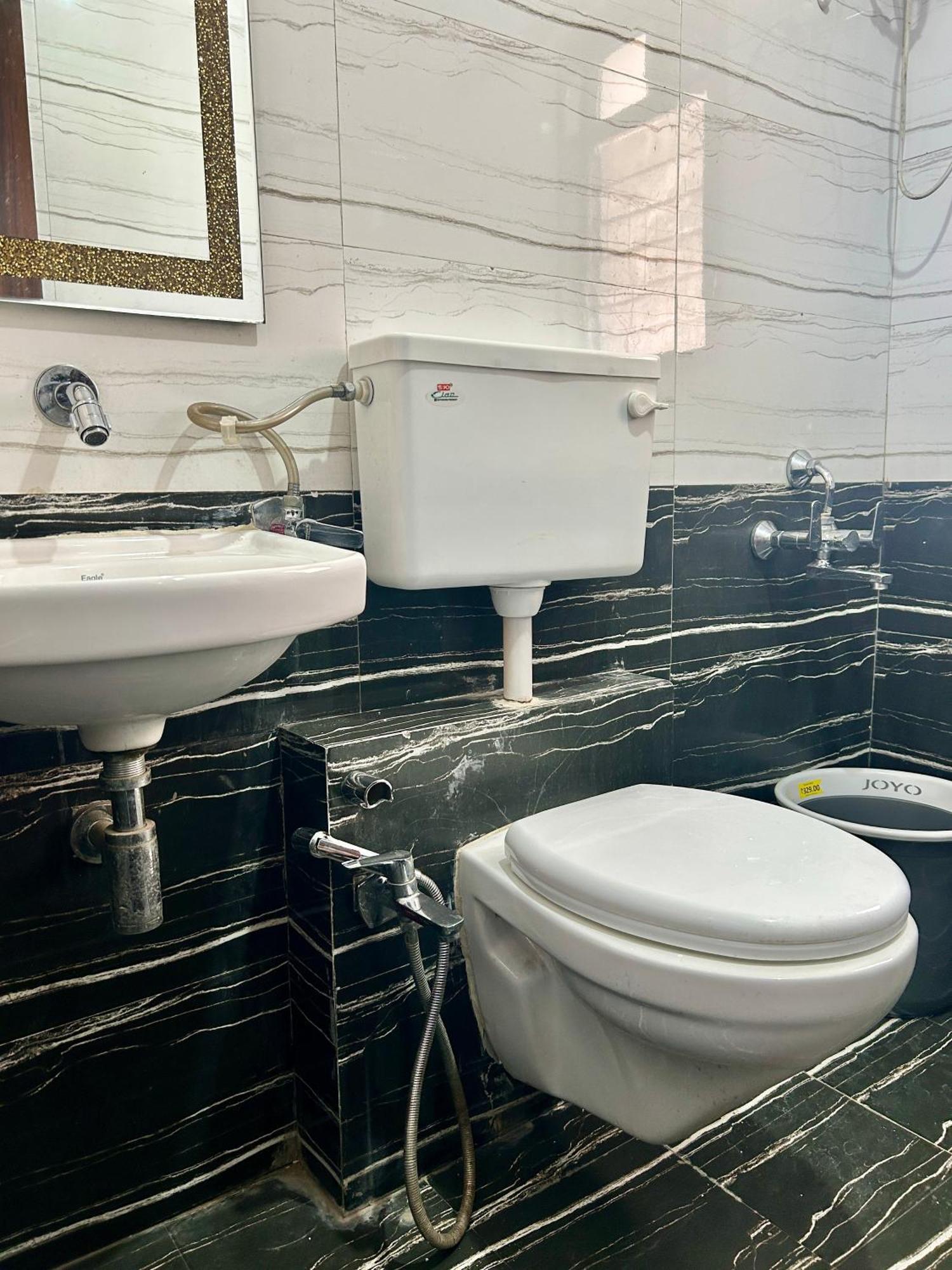 Zenith Homes - Boomerang Suites Mumbai Bagian luar foto