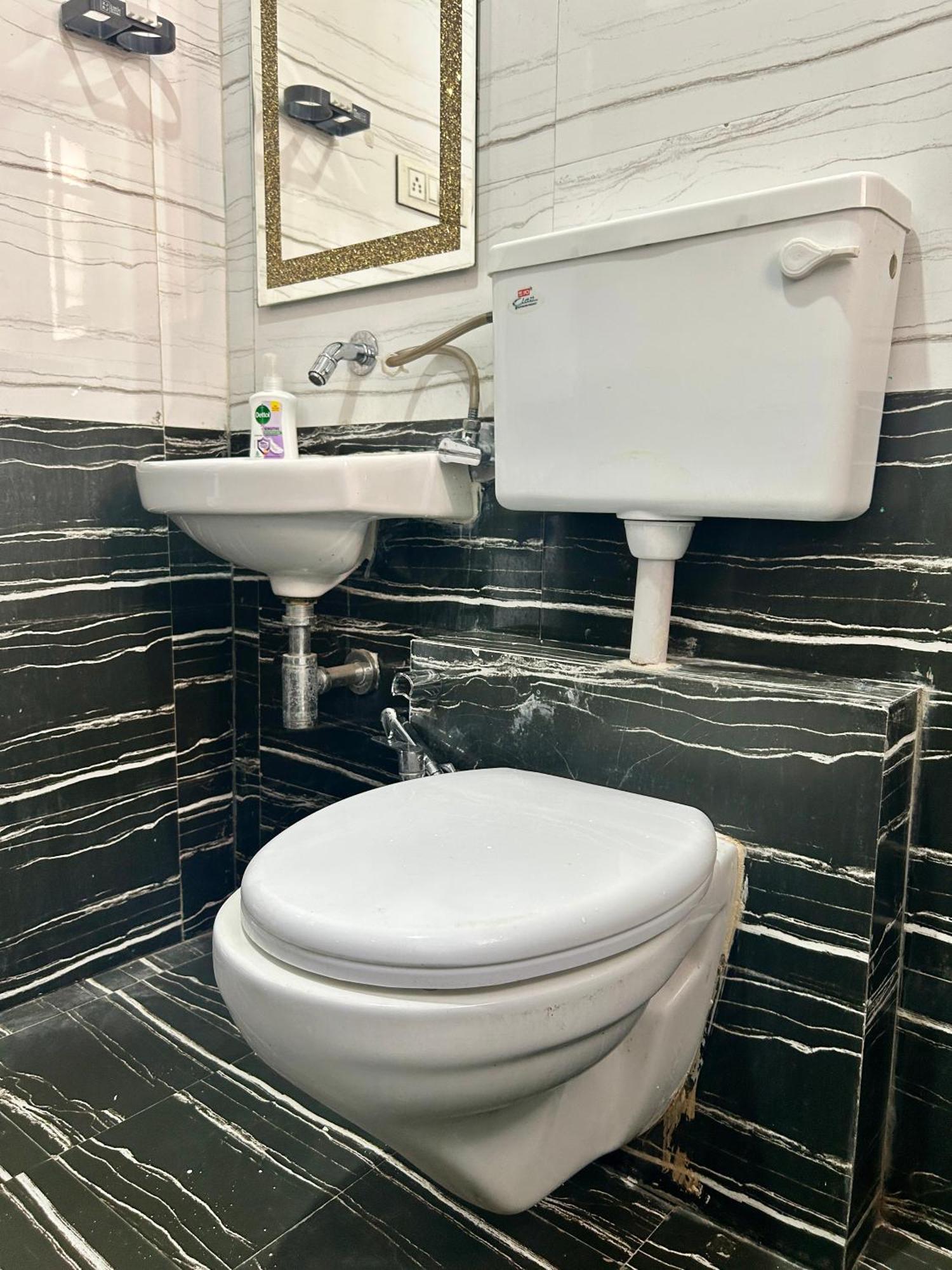 Zenith Homes - Boomerang Suites Mumbai Bagian luar foto